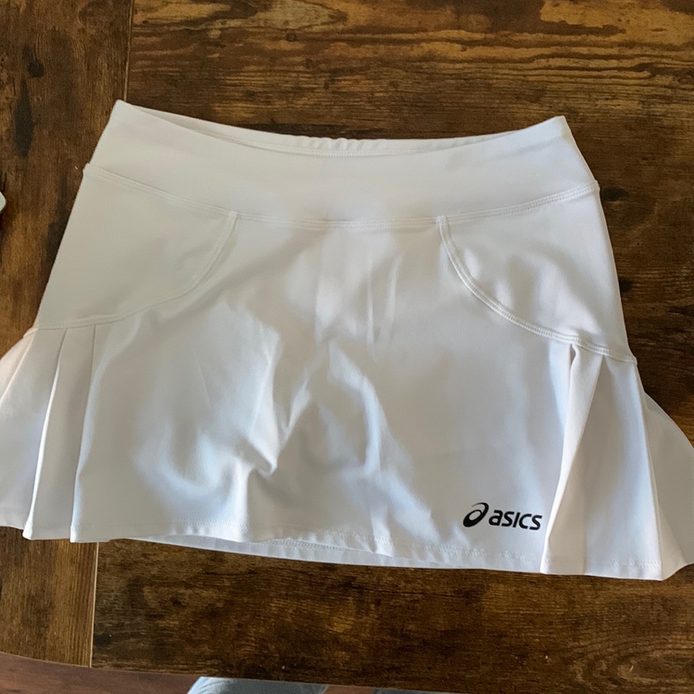 ASICS white skort with side pleats size XS